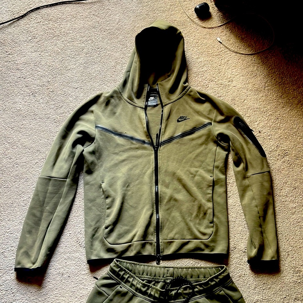Nike Sportswear Tech Fleece Full Zip Hoodie & Joggers Set Rough Green/Black.